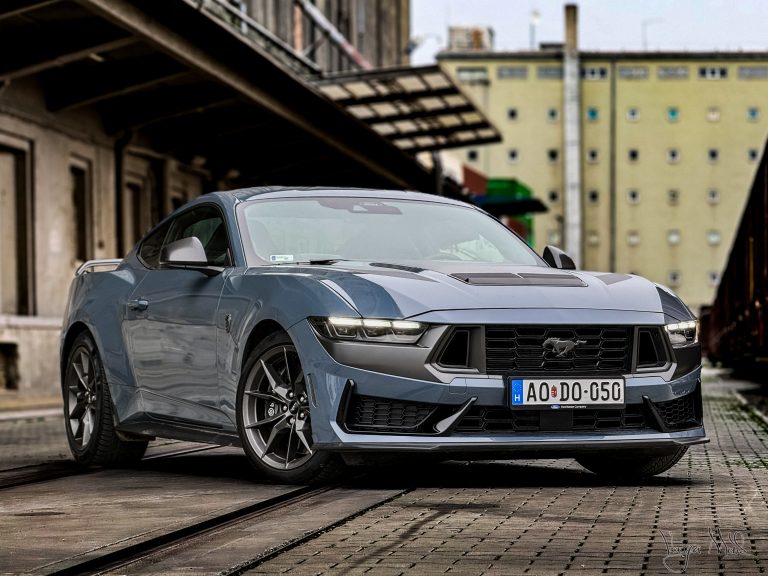 READY, SET: FORD MUSTANG DARK HORSE